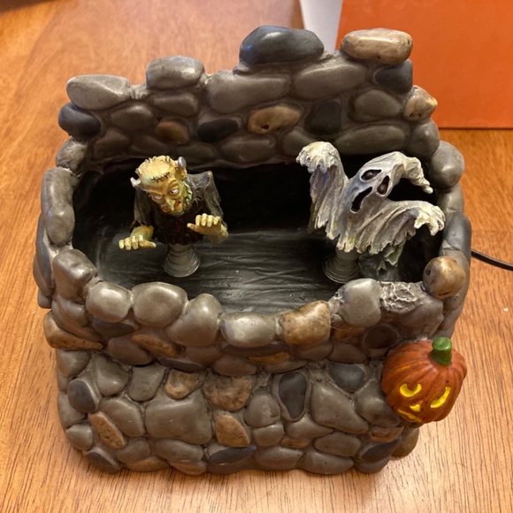 Department 56 Animated Haunted Wall - Picture 3 of 5